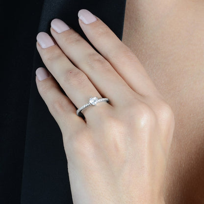 Anel Prateado Solitário de Coração em Zircônia - Galeria